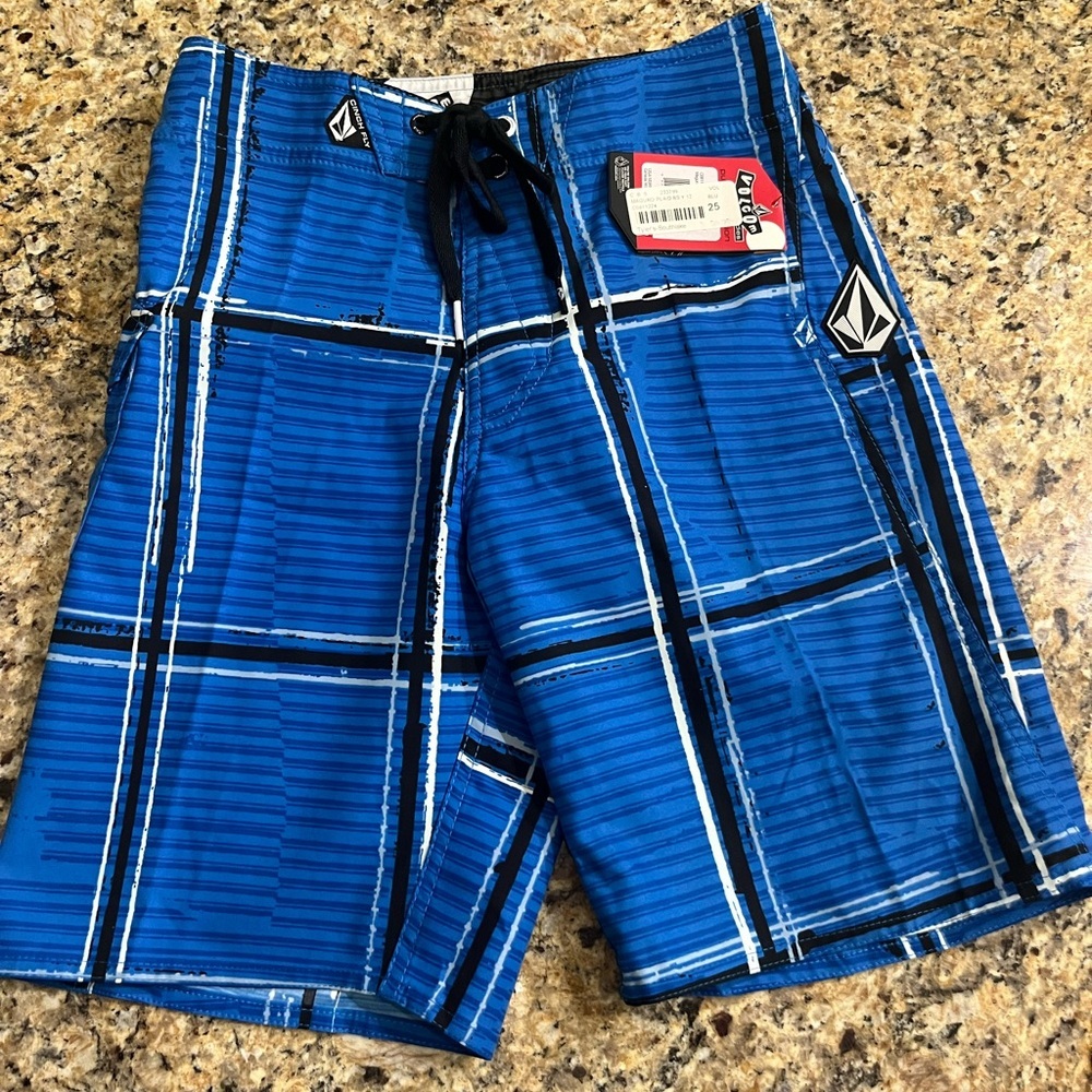 Boys Volcom Board Shorts Size 25. (Boys size 10)
